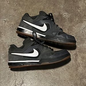 Men’s vintage Nike Shoes, 9